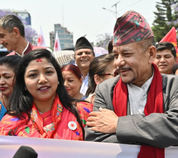 काठमाडाैंकाे मेयर र उपमेयरमा एमालेकाे उम्मेदवारी दर्ता, बाजागाजासहित पुगे केशव र सुनिता